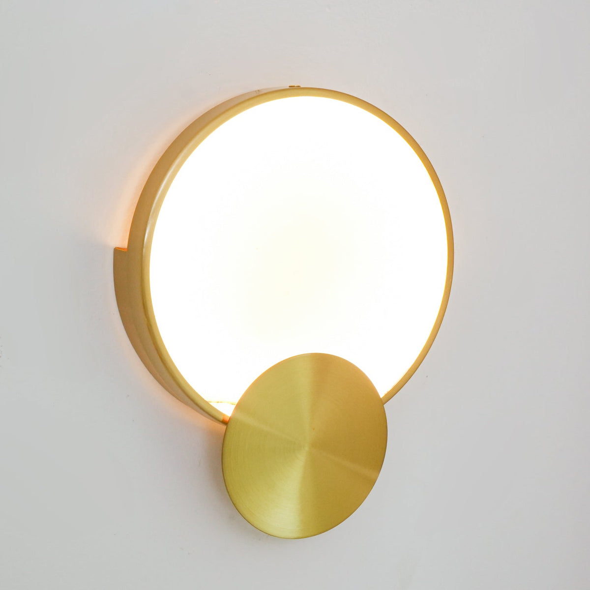 Terra Svet Alabaster Wall Lamp