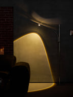 Metal Body Graceful Floor Lamp