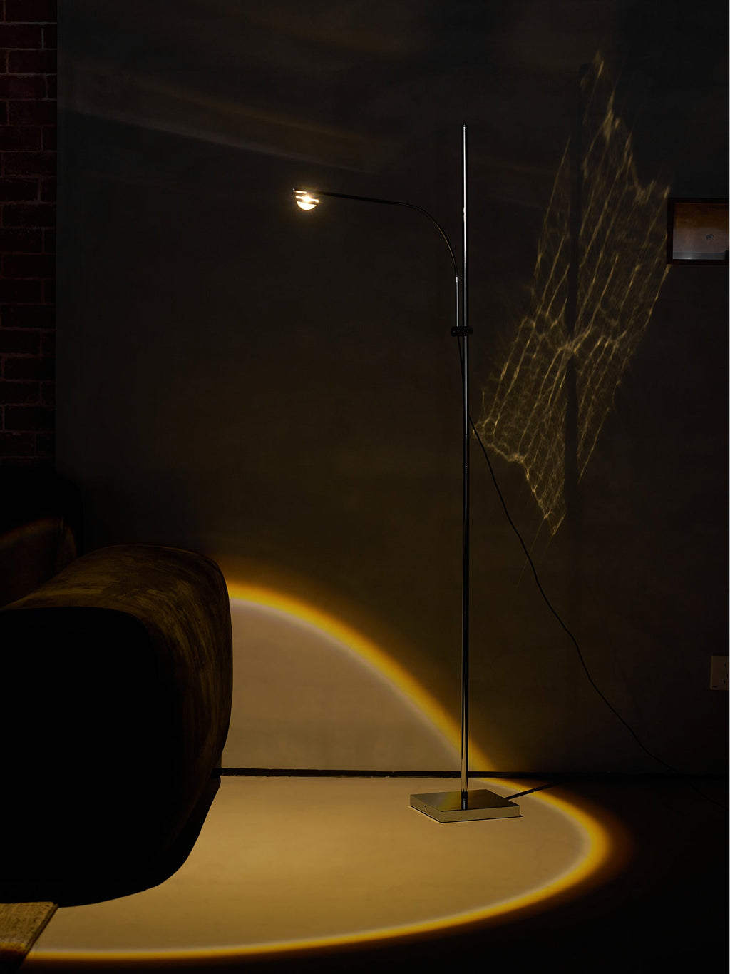 Metal Body Graceful Floor Lamp