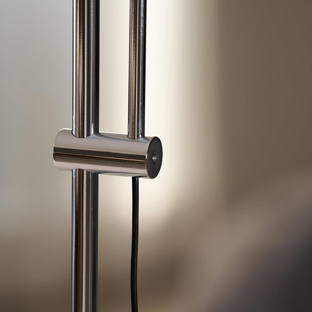 Metal Body Graceful Floor Lamp