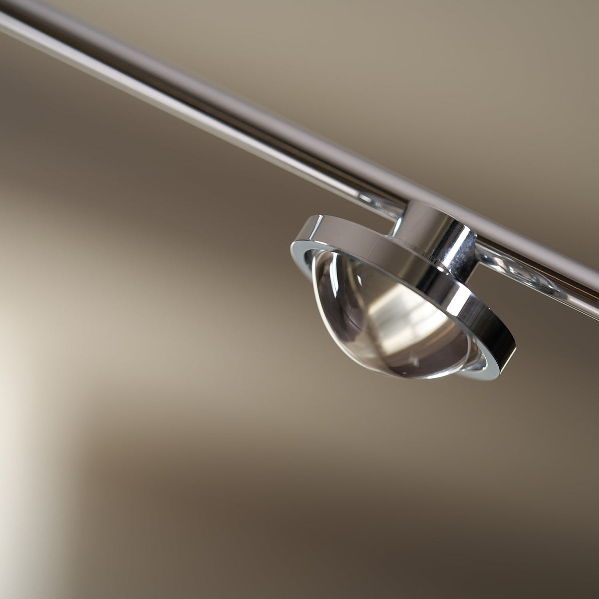 Metal Body Graceful Floor Lamp