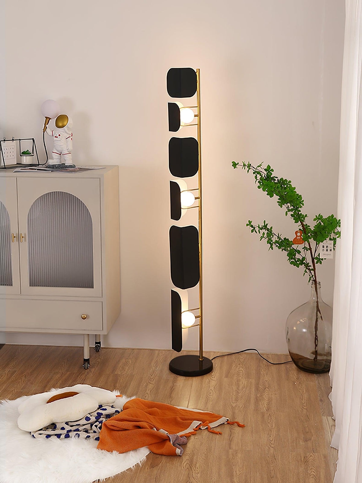 Leagan Floor Lamp