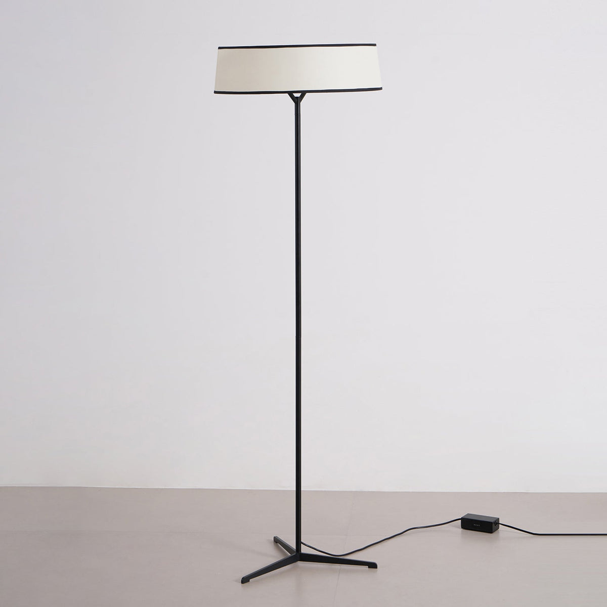 Dama Floor Lamp
