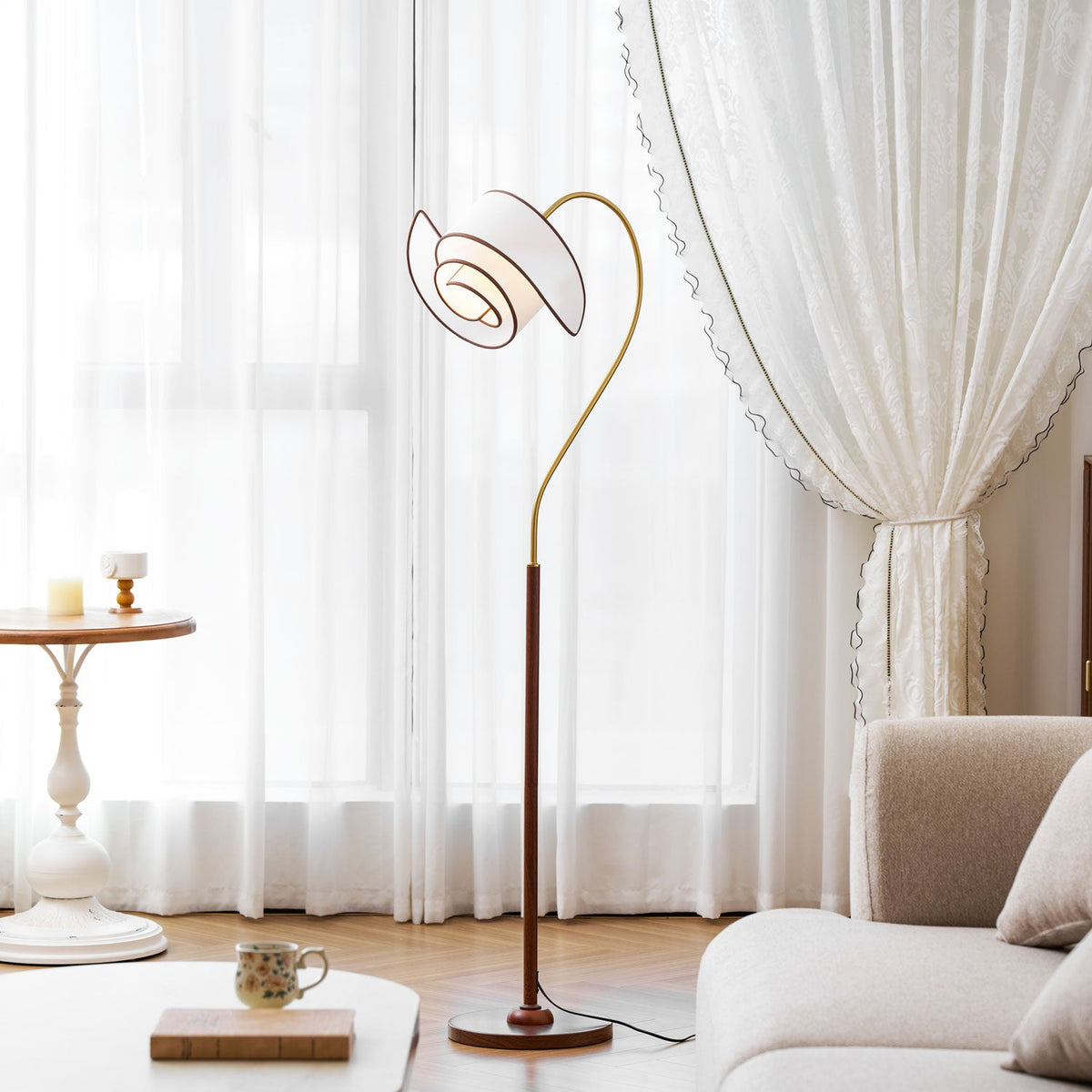 Stelmo Curved Neck Floor Lamp
