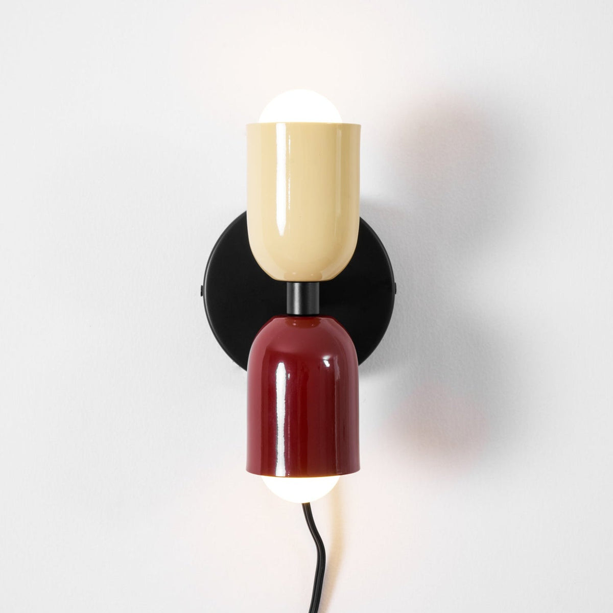 W 4.7″ x H 7.8″ / W 12cm x H 20cm / Beige & Red / US Plug