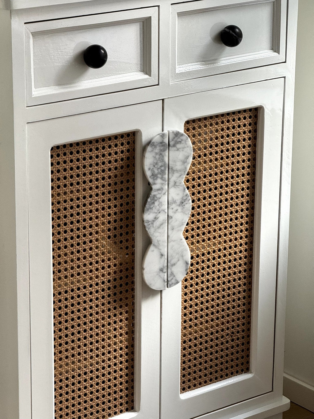 Twin-Curve Pull Handle