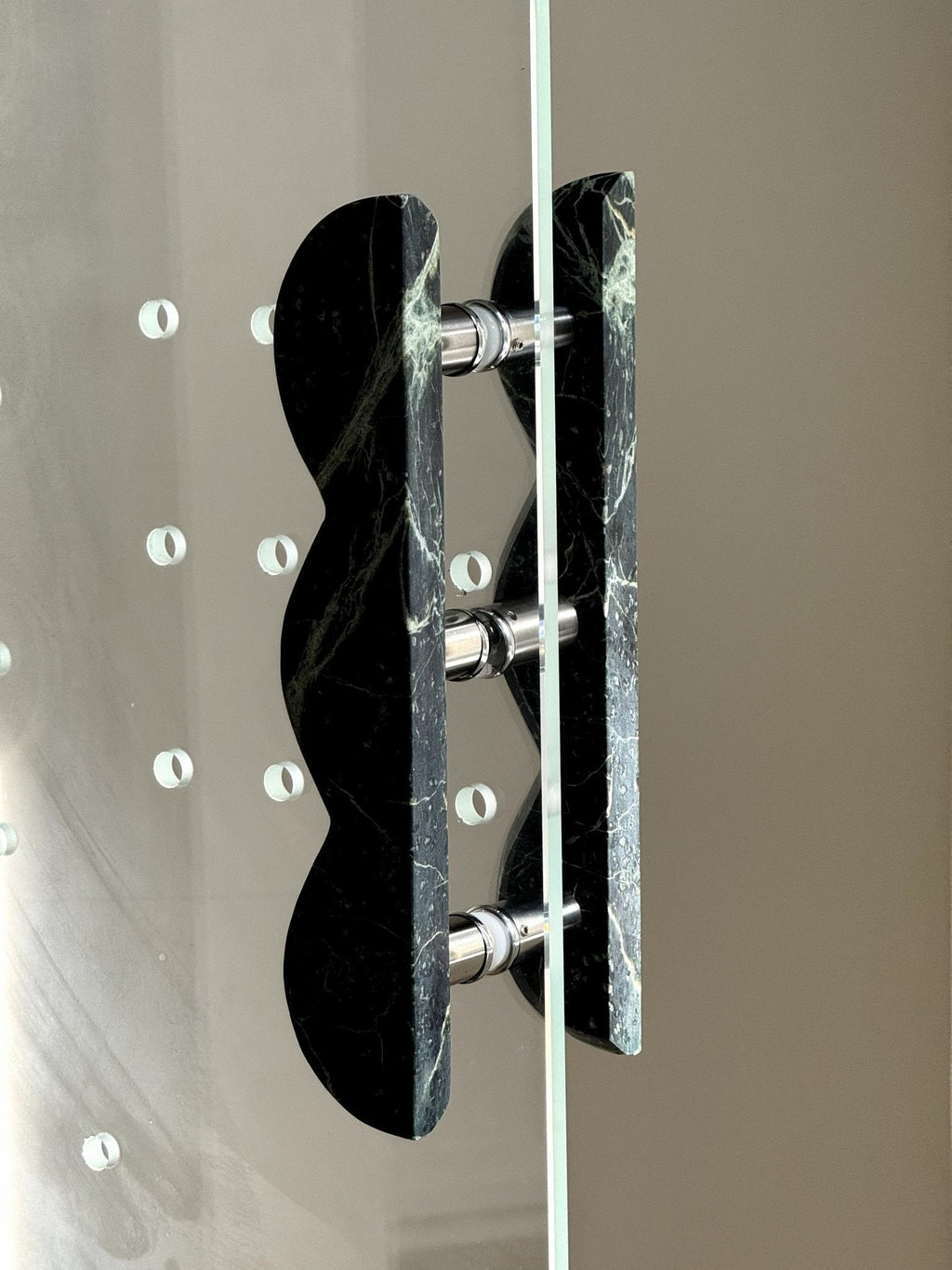Twin-Curve Pull Handle