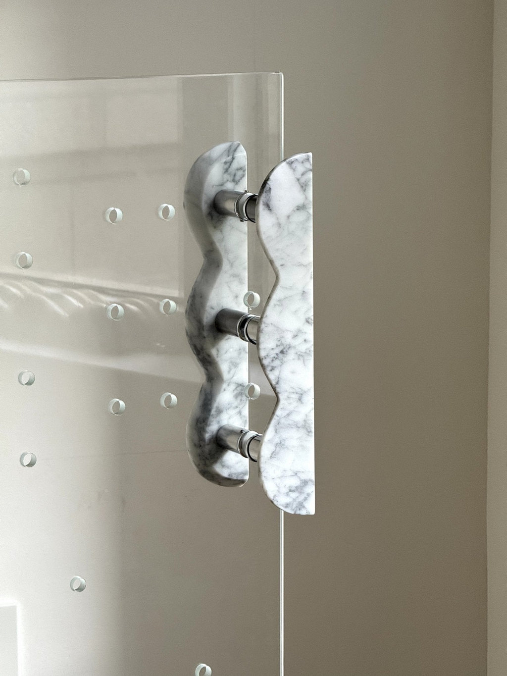Twin-Curve Pull Handle