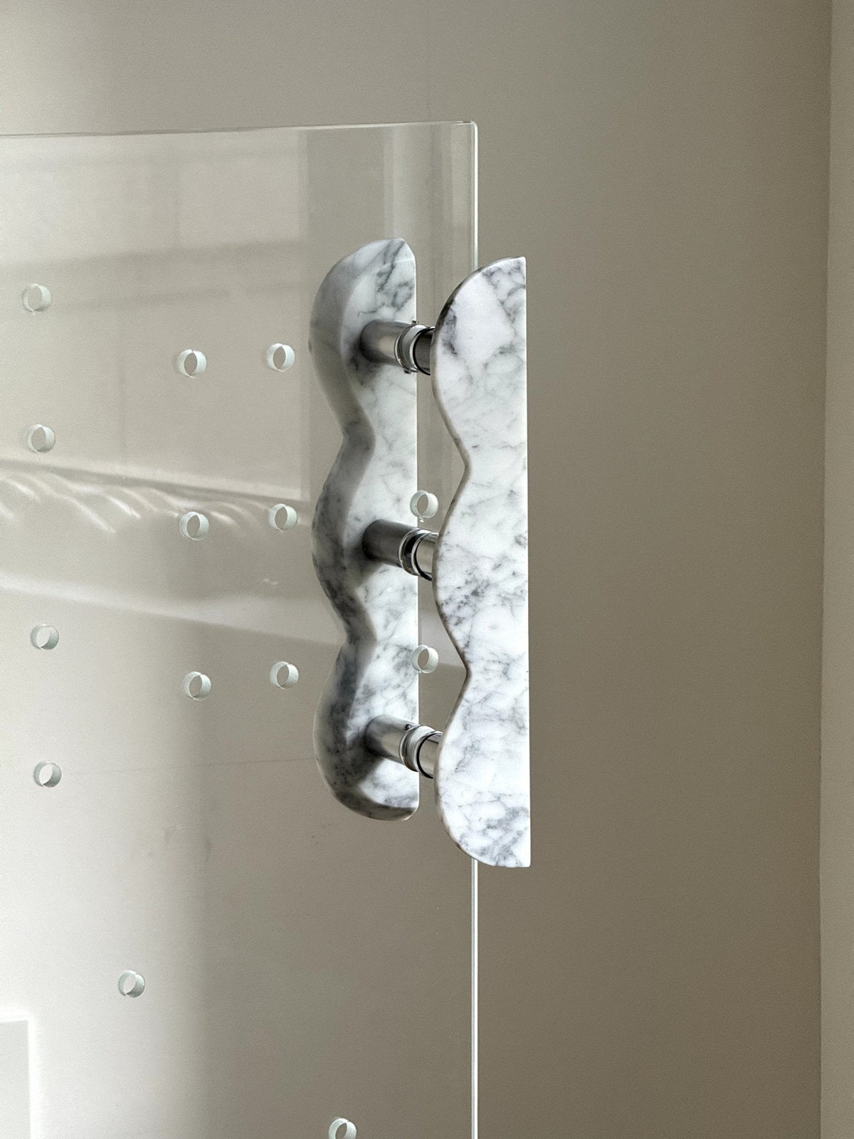 Twin-Curve Pull Handle