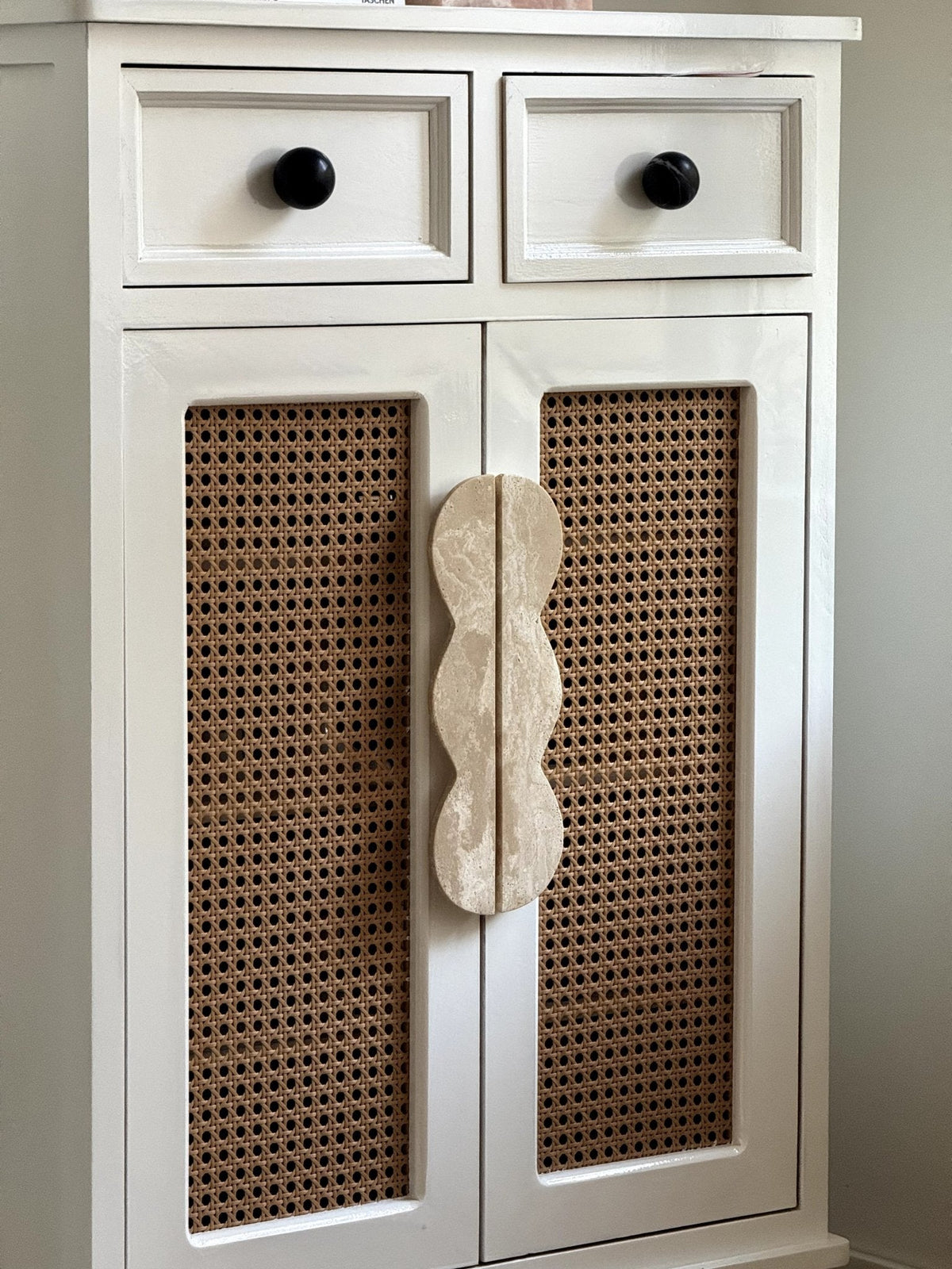 Twin-Curve Pull Handle