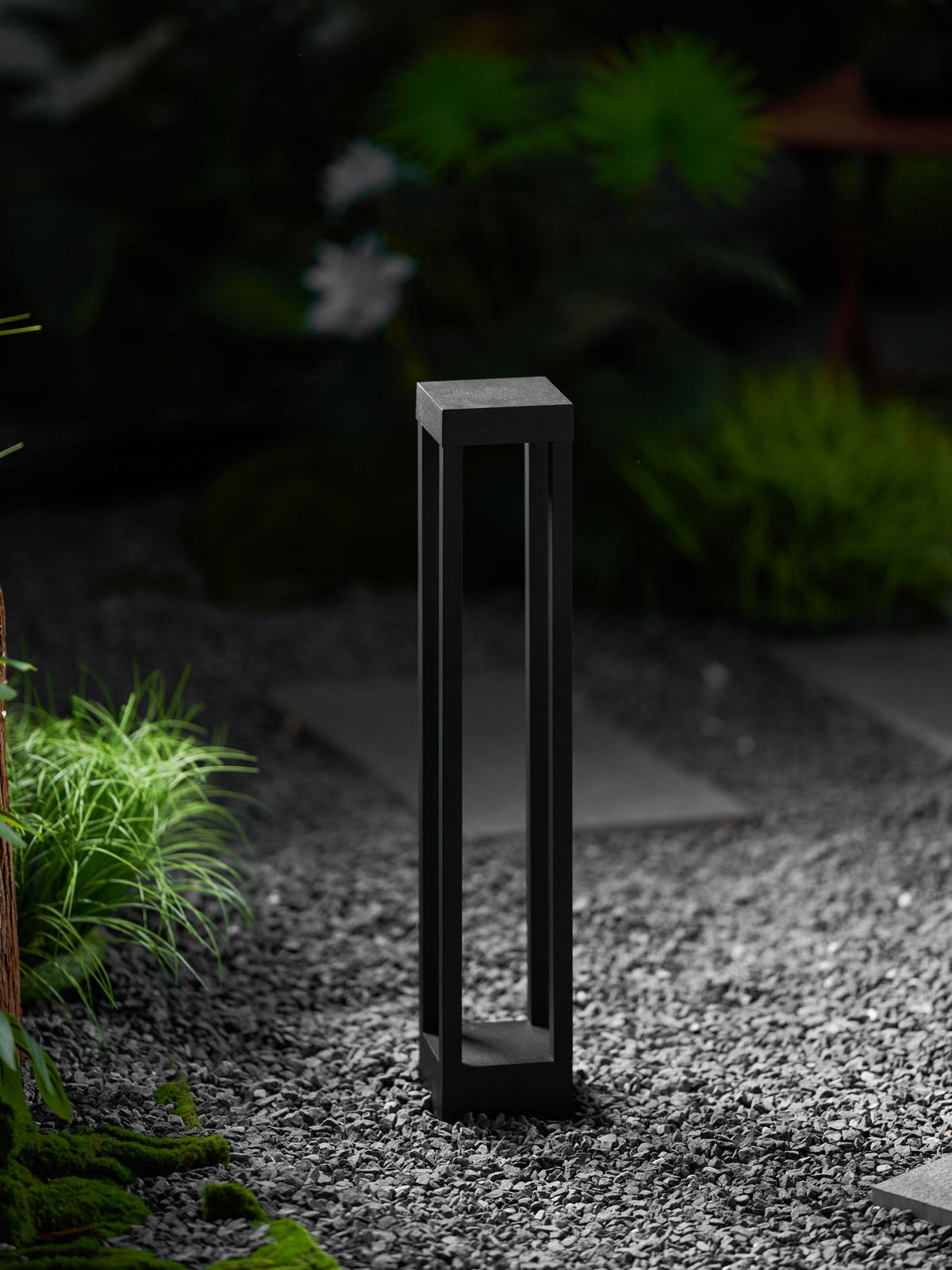 Obsidian Post Outdoor Light