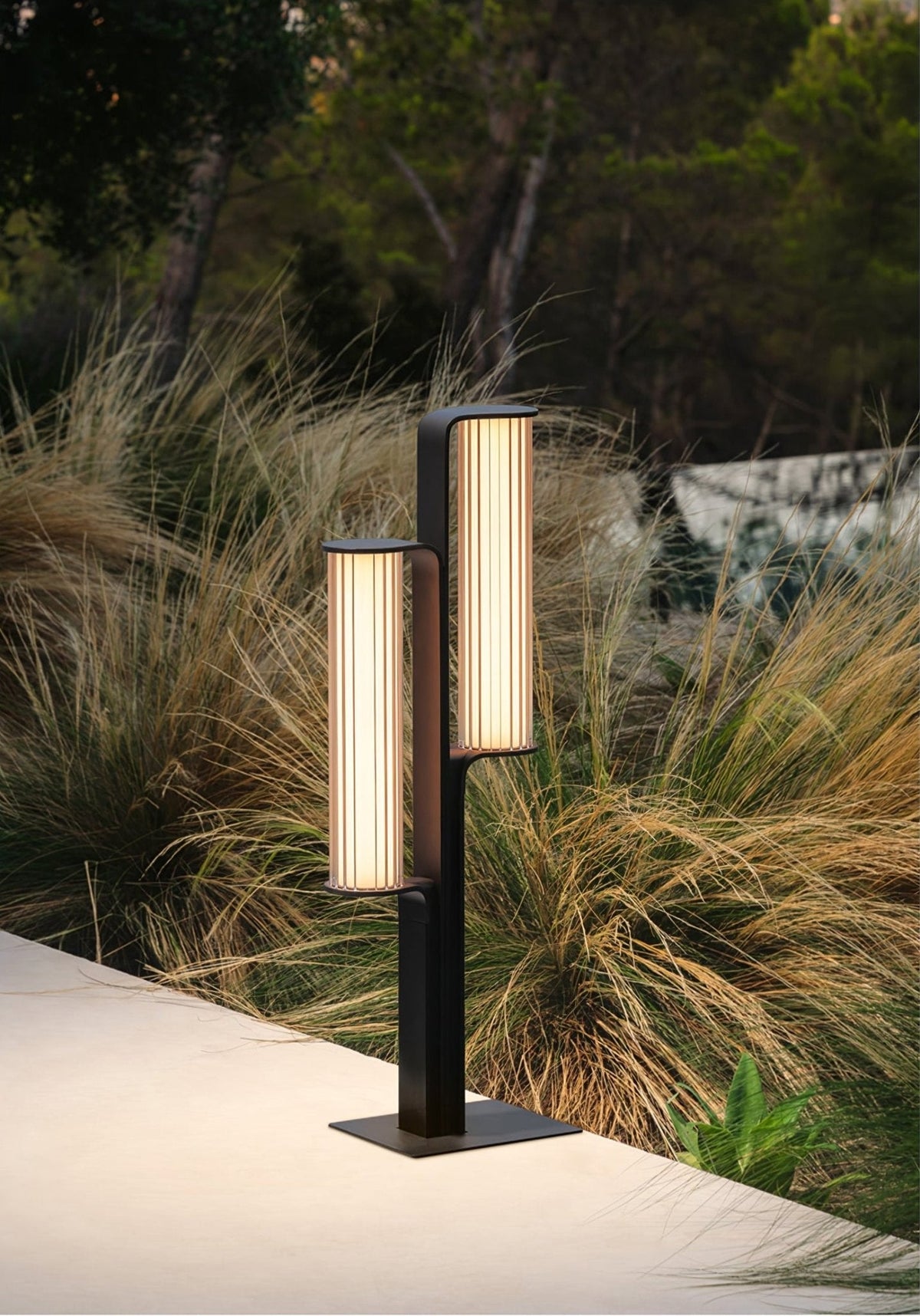 Lumo Arc Duo Outdoor Lamp
