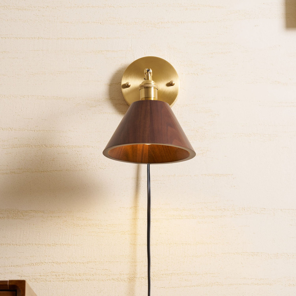 Vintage Wood Plug-in Wall Lamp