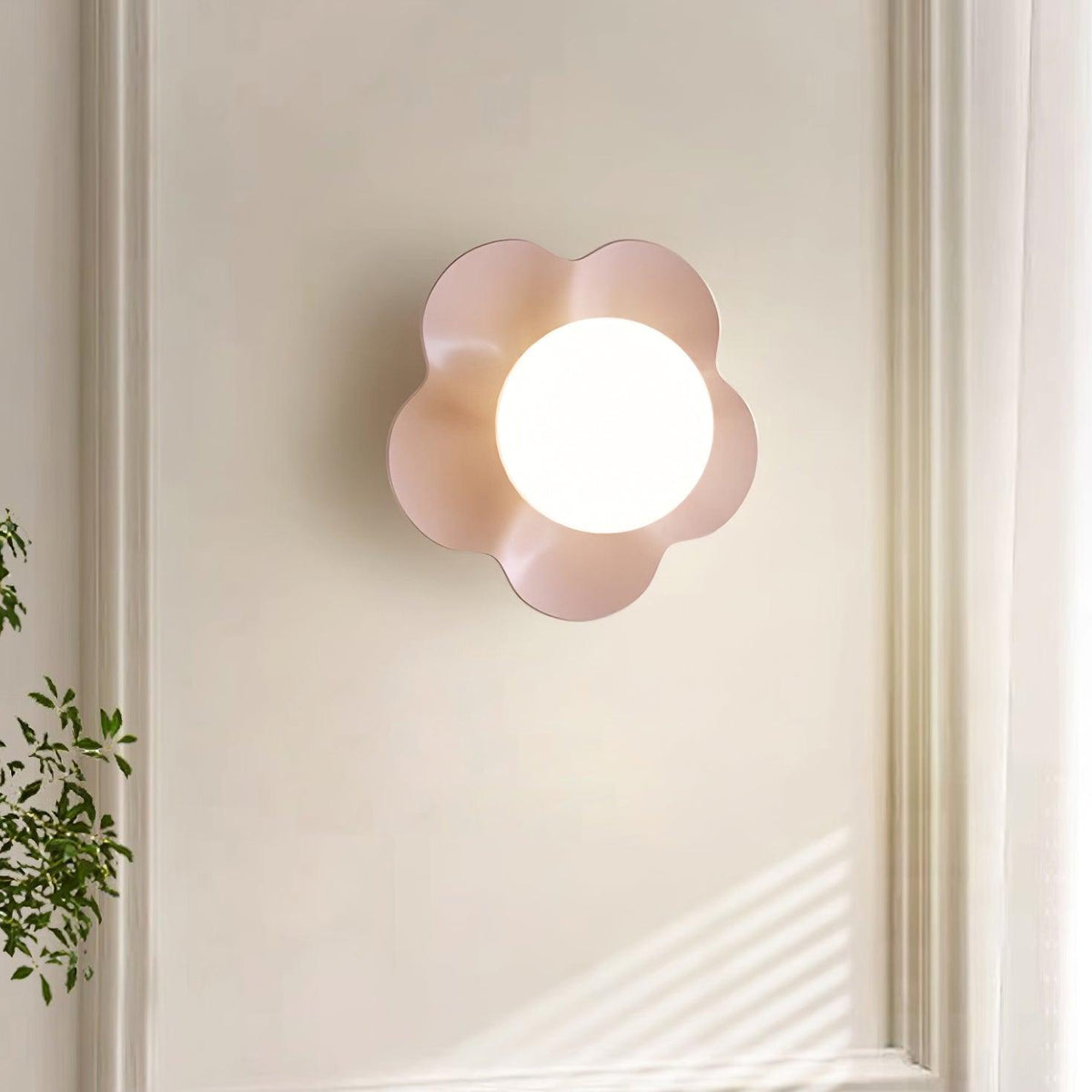 La fleur Plug-in Wall Lamp