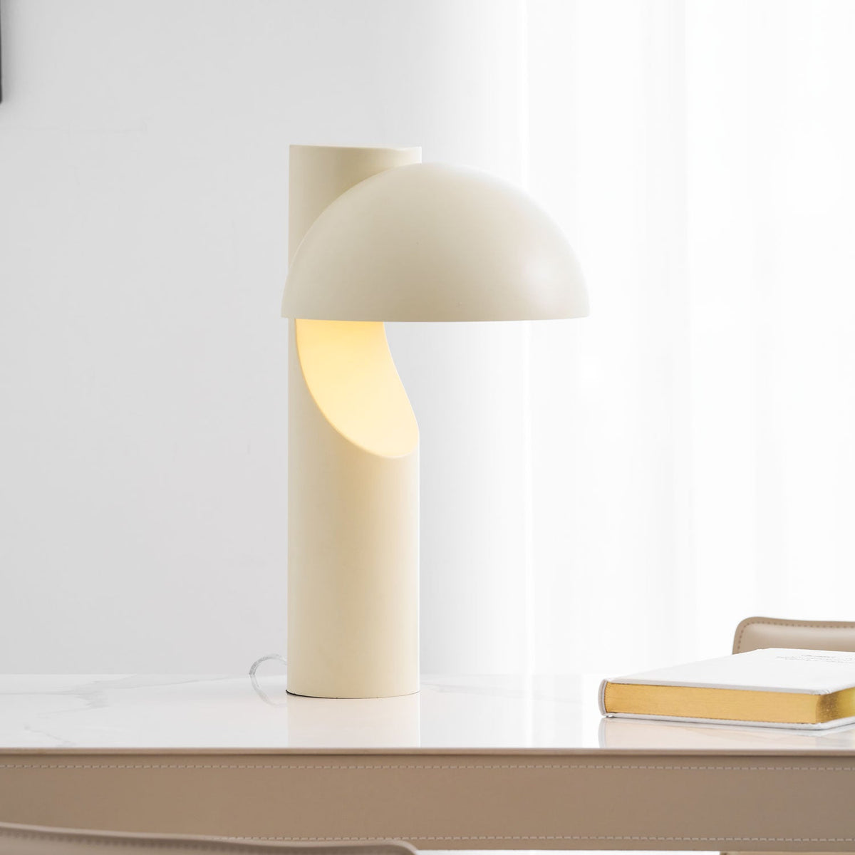 Arcora Minimalist Table Lamp