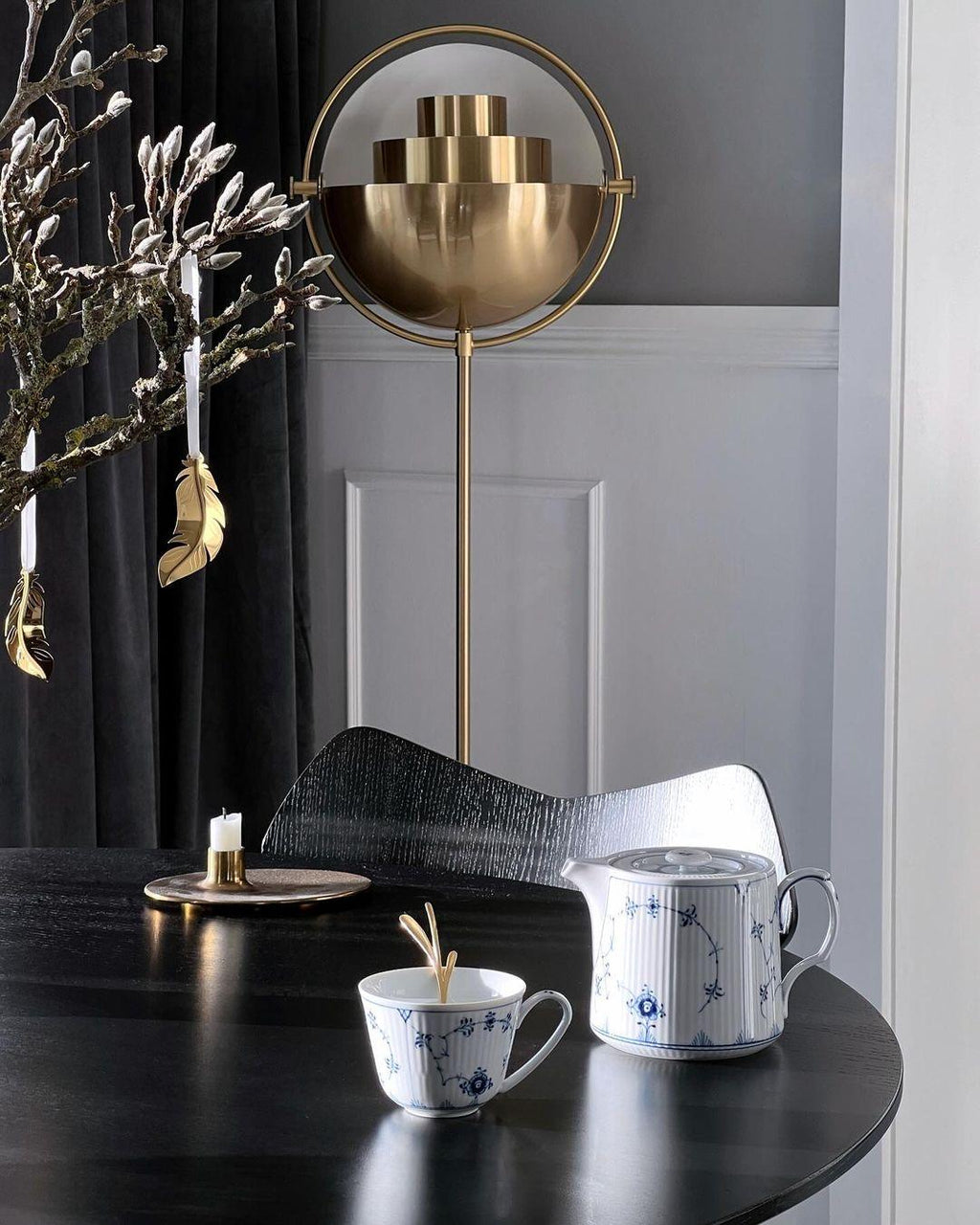Deformed Ball Floor Lamp