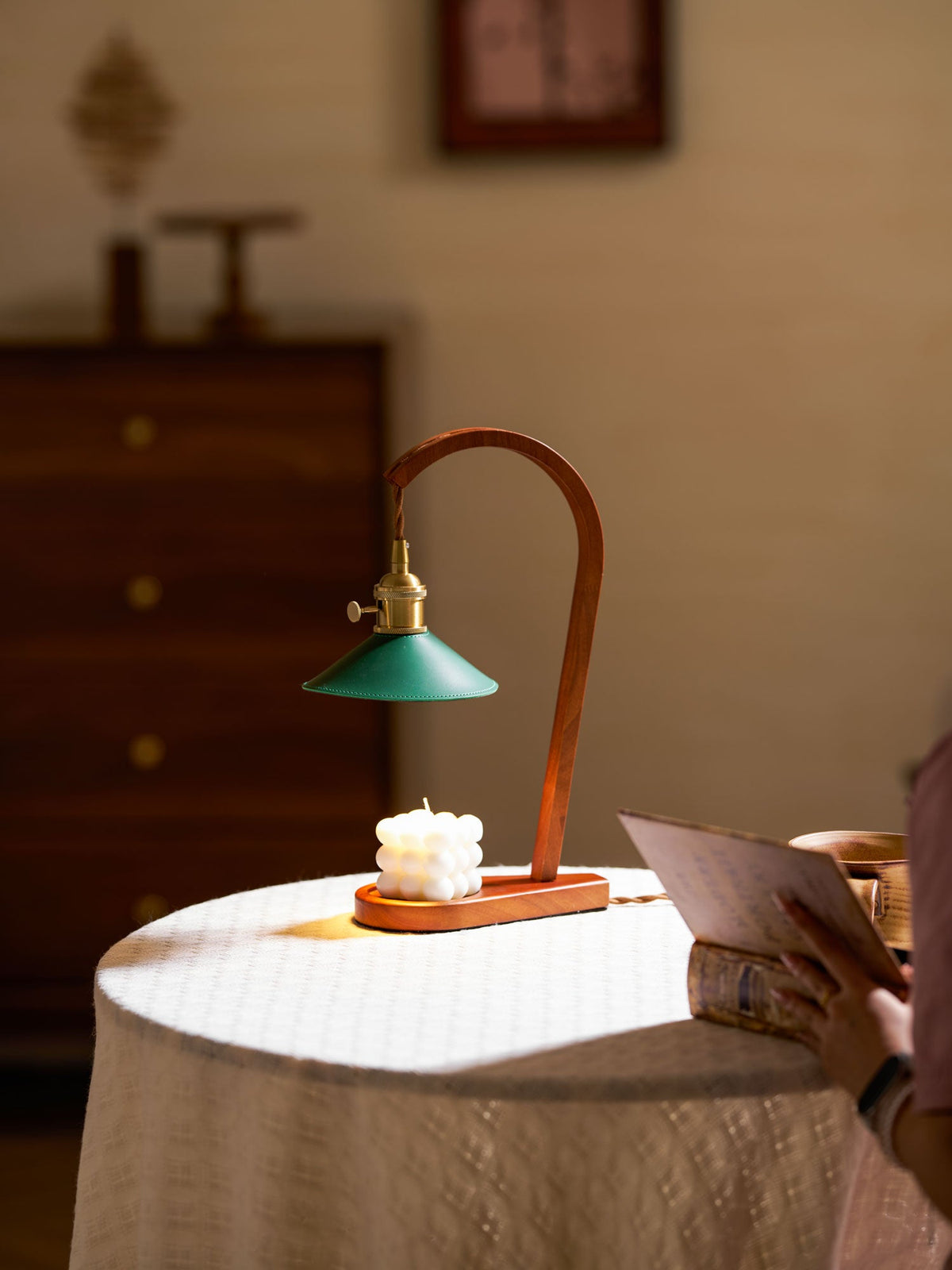 Diosa Table Lamp