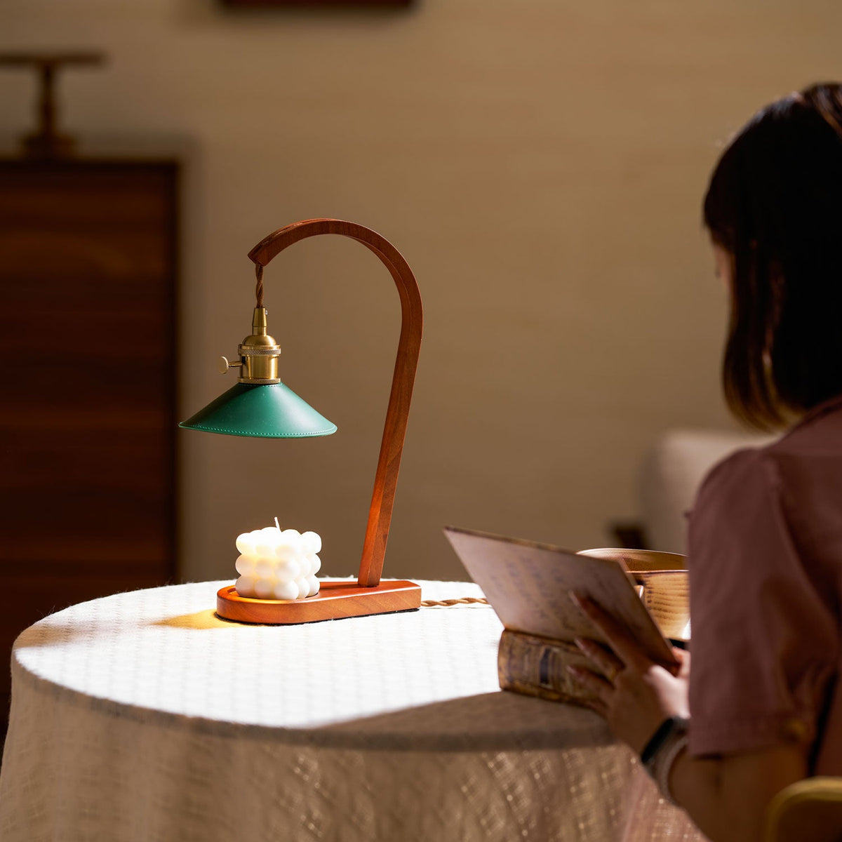 Diosa Table Lamp