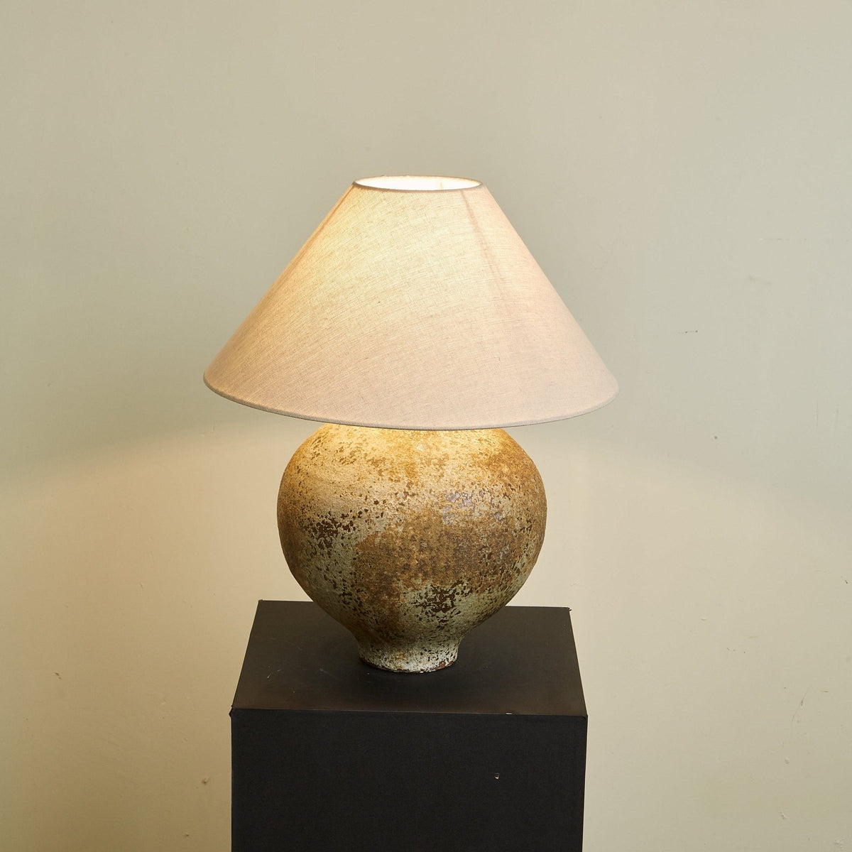 Ferrosia Ceramic Table Lamp