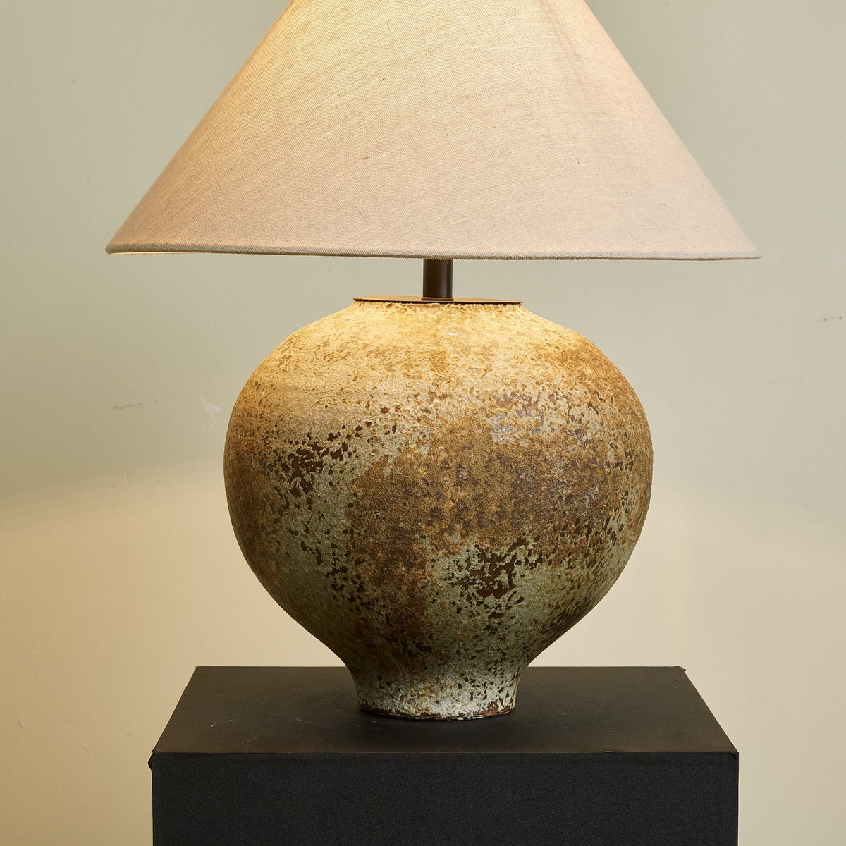 Ferrosia Ceramic Table Lamp