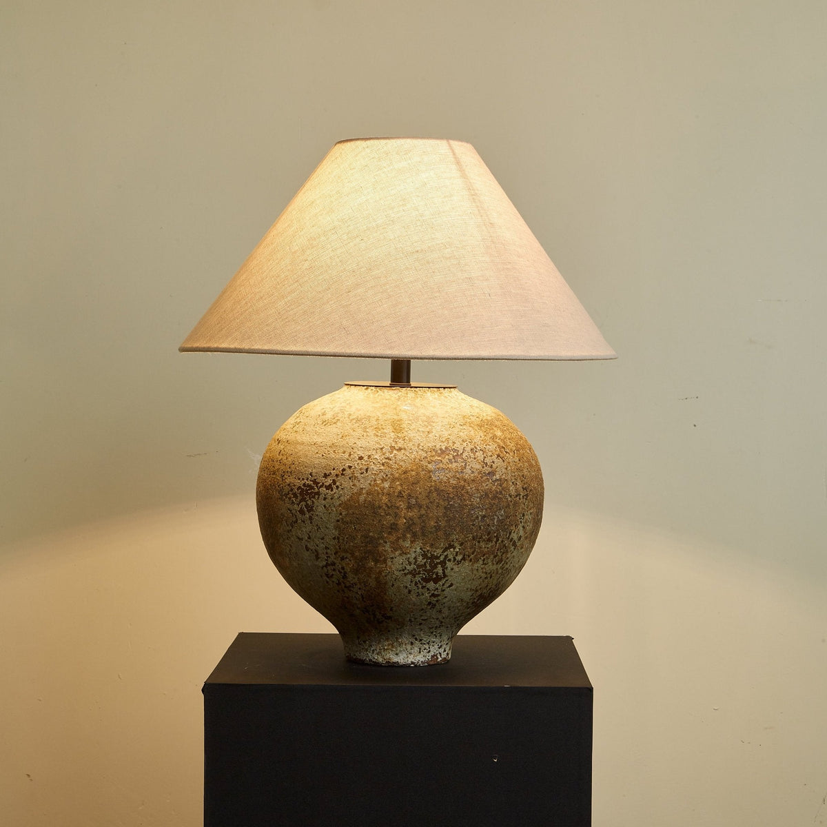 Ferrosia Ceramic Table Lamp