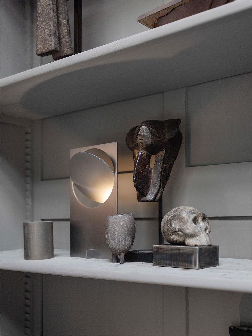 Axis Rotating Disc Table Lamp