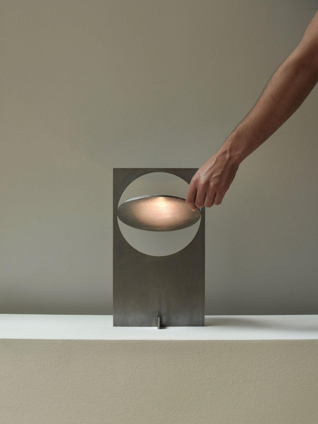 Axis Rotating Disc Table Lamp