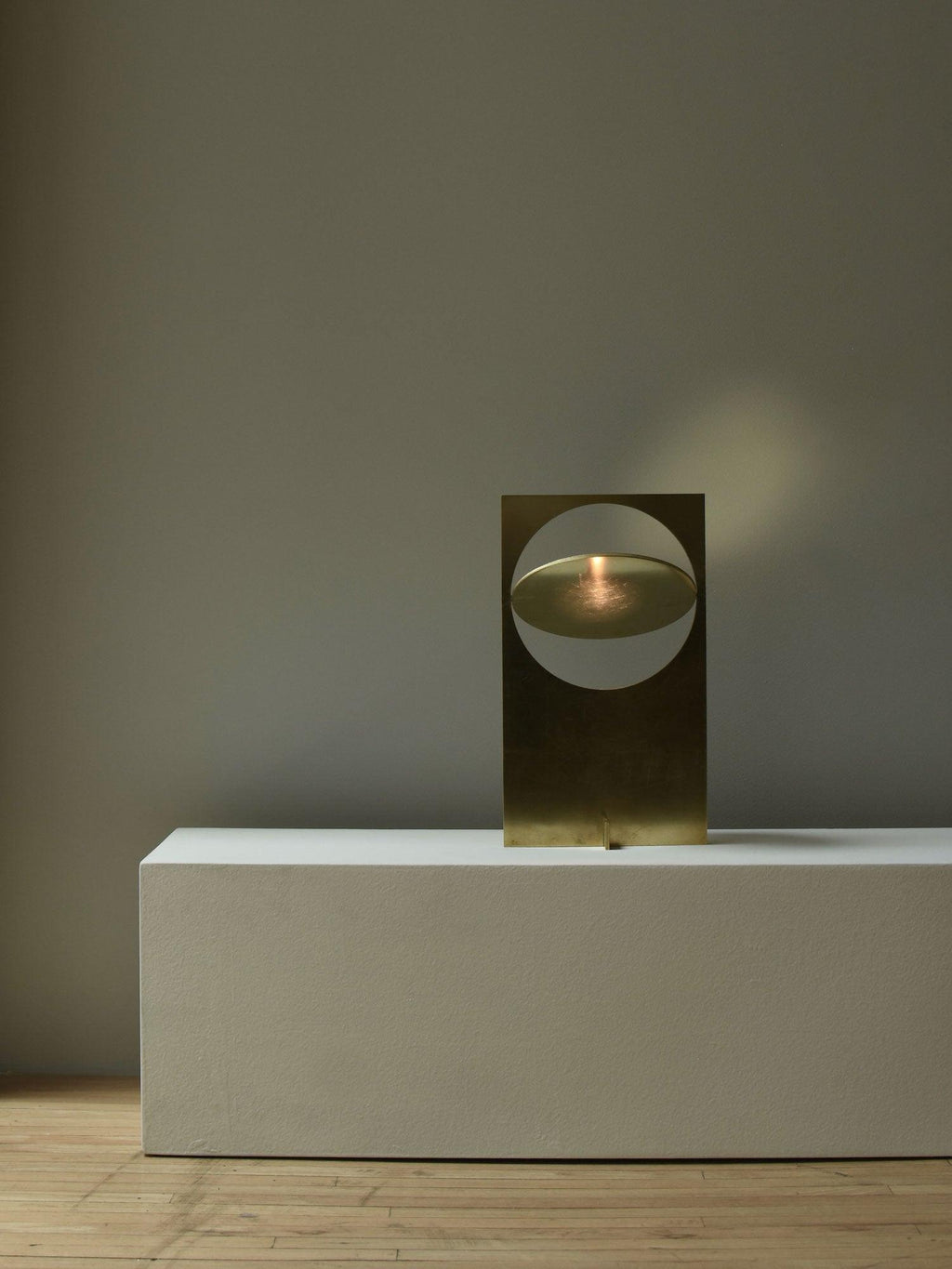 Axis Rotating Disc Table Lamp