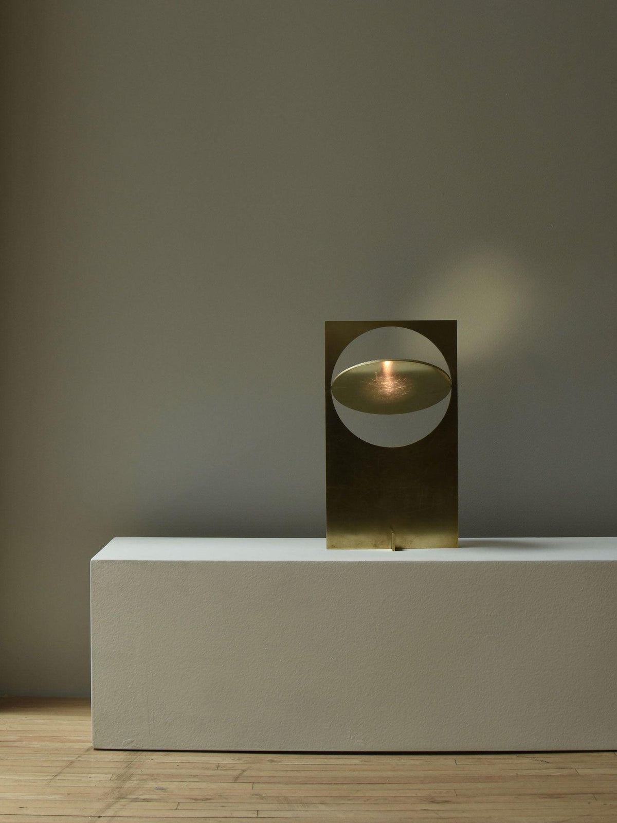 Axis Rotating Disc Table Lamp