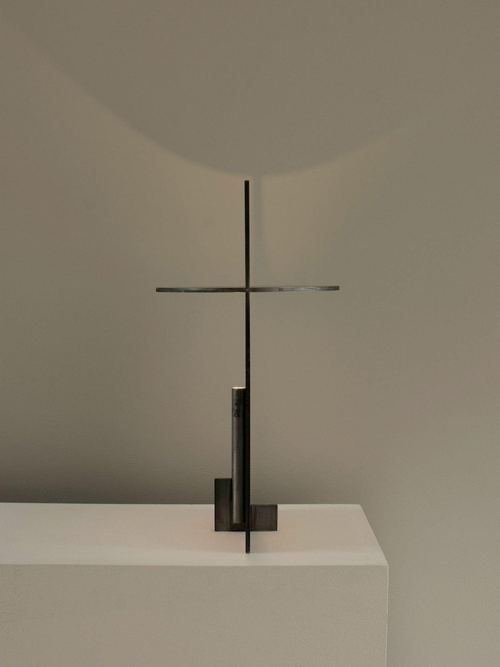 Axis Rotating Disc Table Lamp