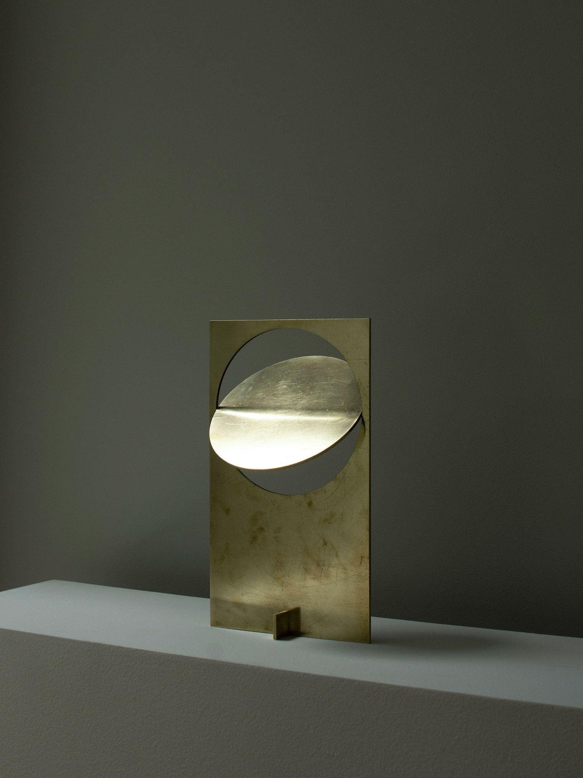 Axis Rotating Disc Table Lamp