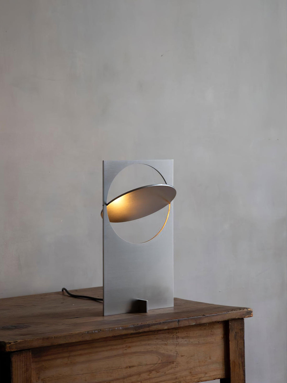 Axis Rotating Disc Table Lamp