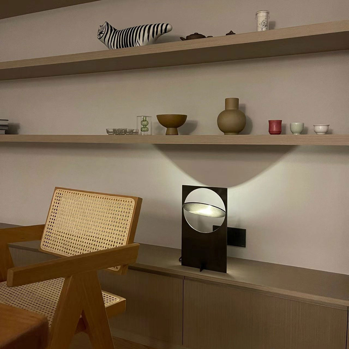 Axis Rotating Disc Table Lamp