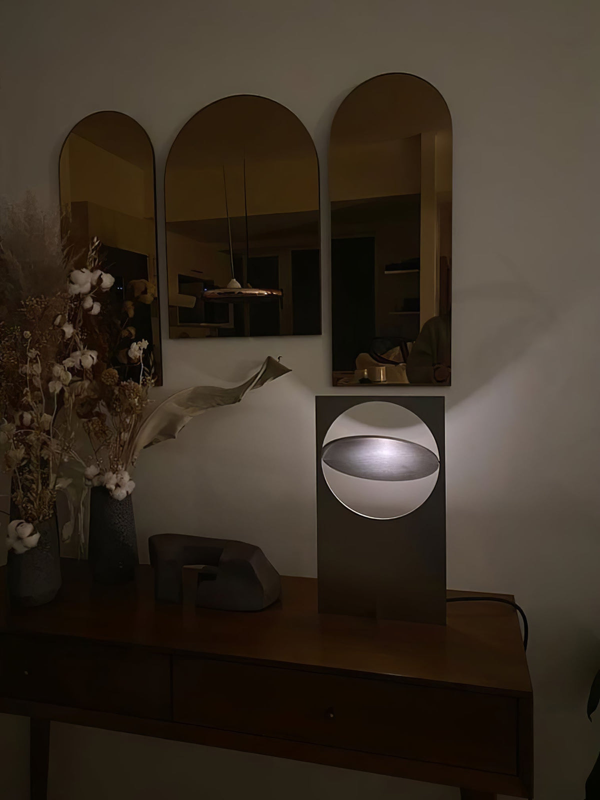 Axis Rotating Disc Table Lamp