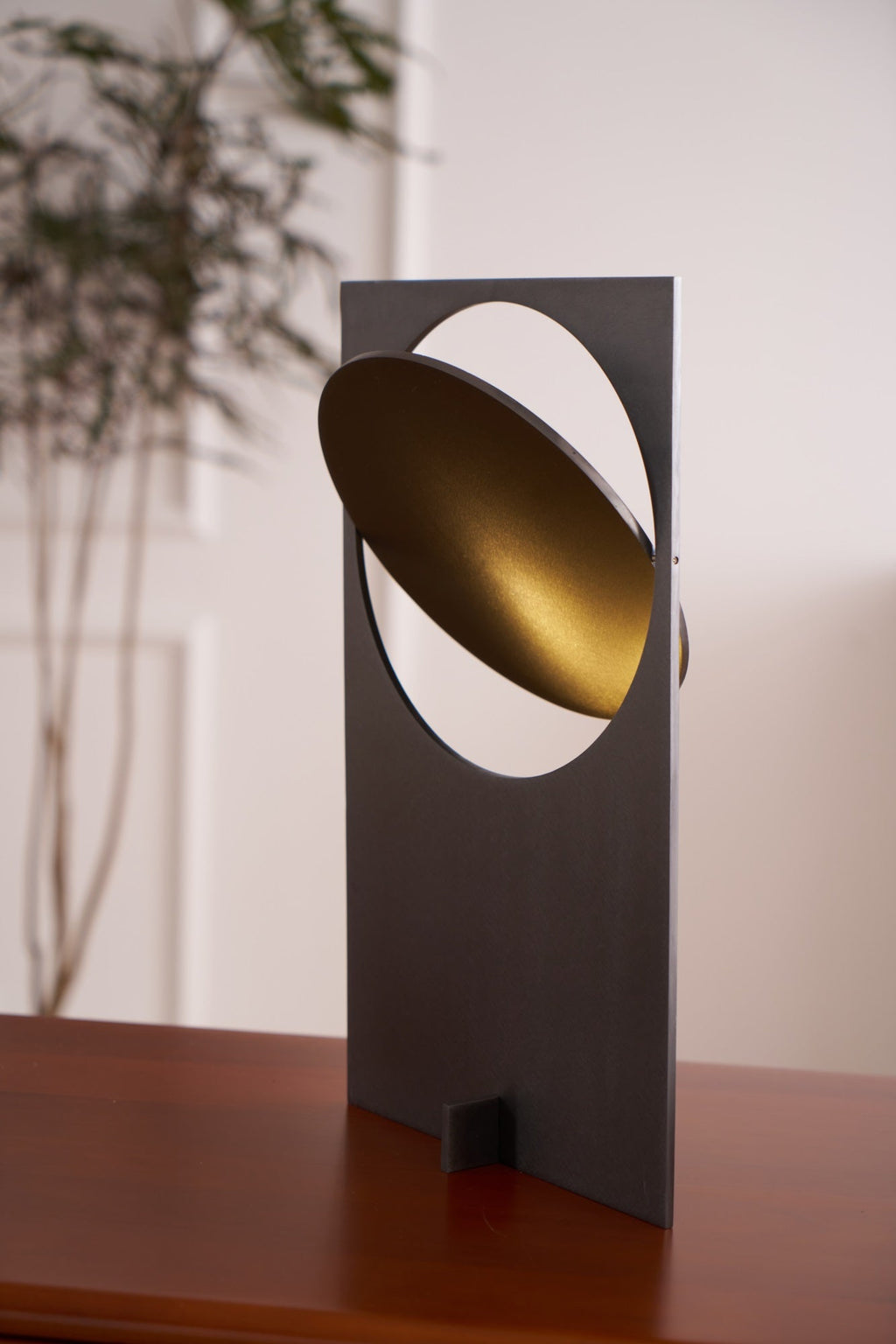 Axis Rotating Disc Table Lamp