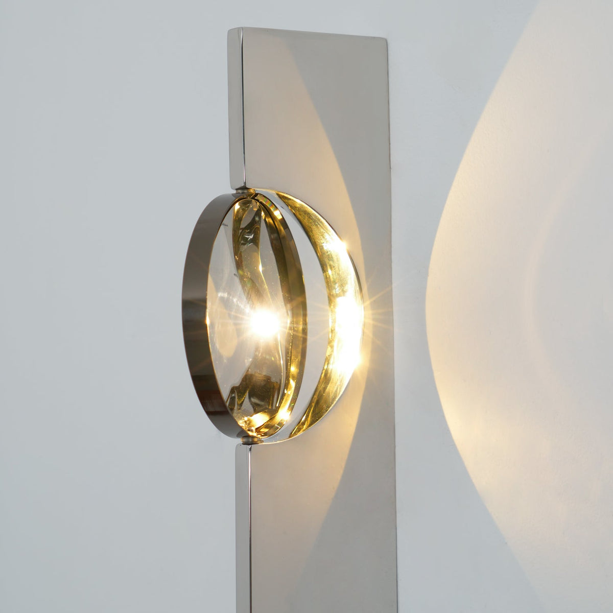 Kinetic Shadow Wall Lamp