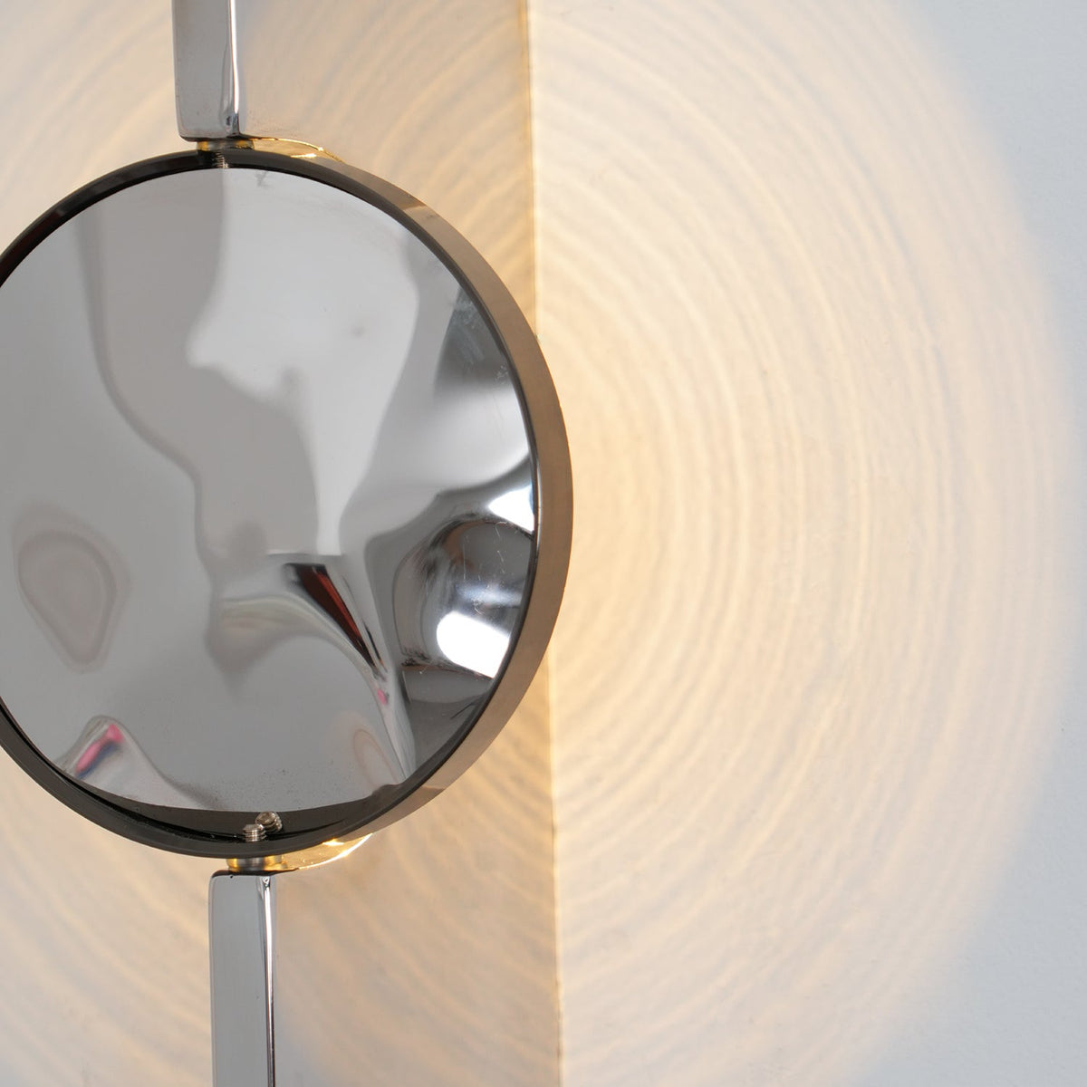 Kinetic Shadow Wall Lamp