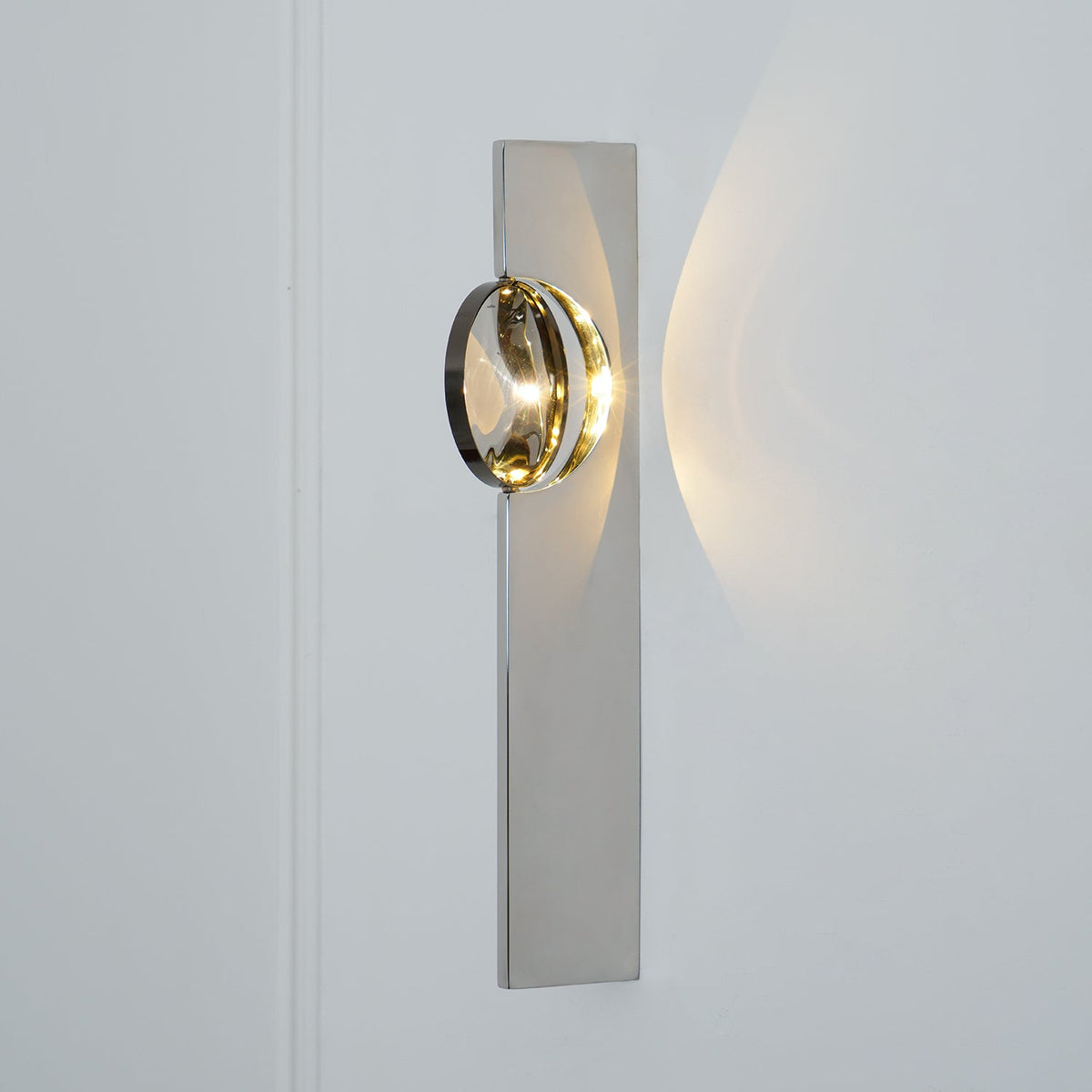 Kinetic Shadow Wall Lamp