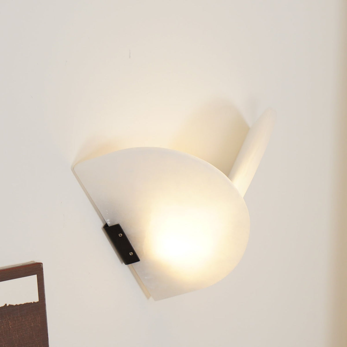 Fly Gaby Alabaster Wall Lamp