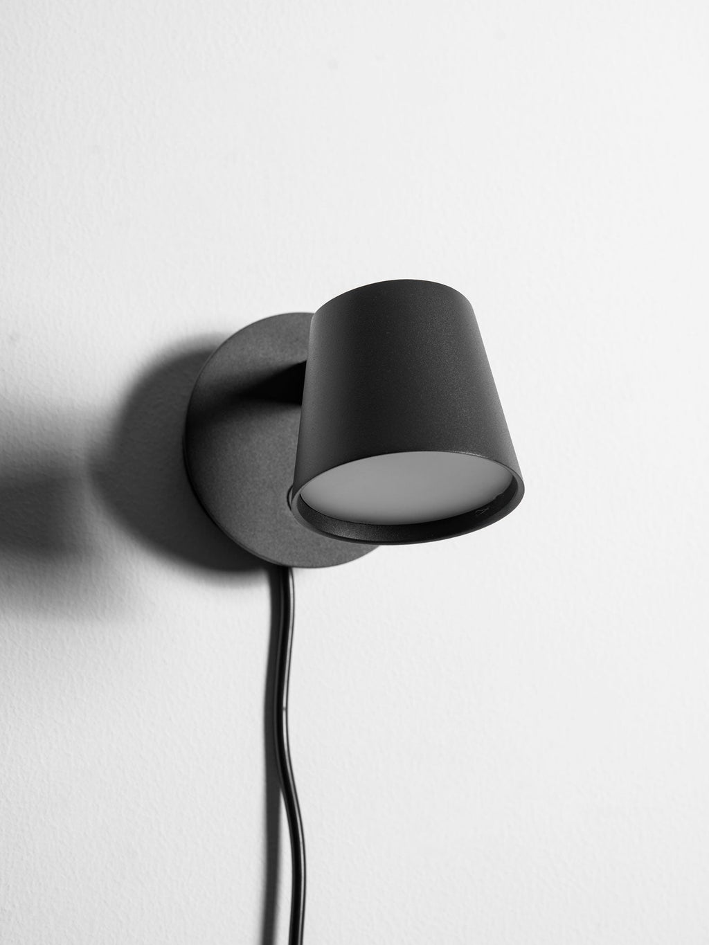 Tip Plug-In Wall Lamp