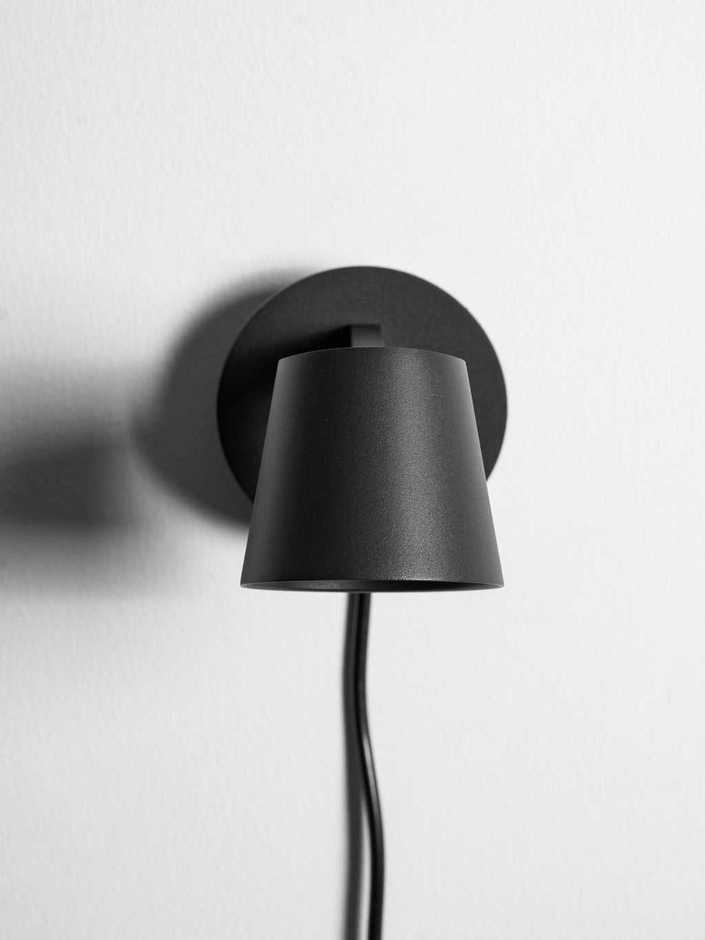Tip Plug-In Wall Lamp