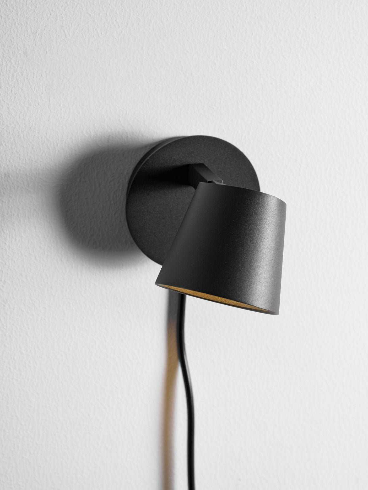 Tip Plug-In Wall Lamp