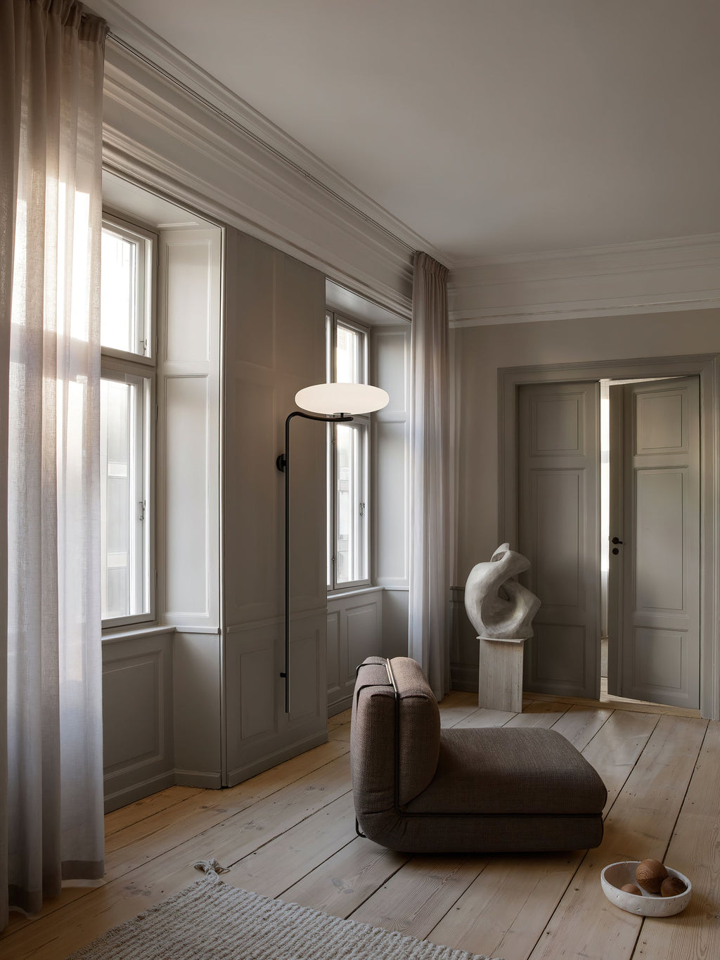 Arc Wall Lamp