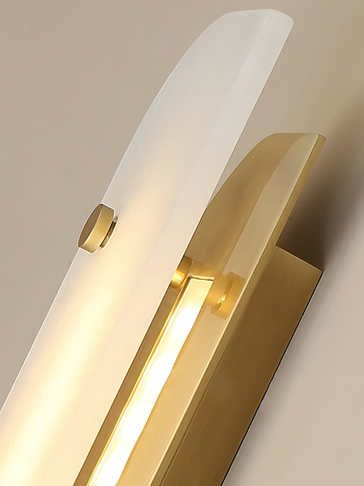 Elaris Alabaster Wall Lamp
