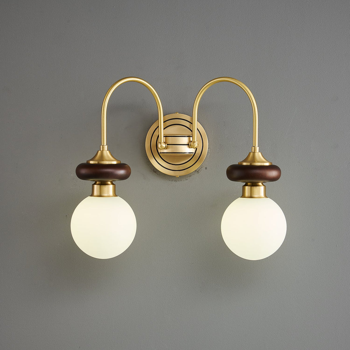 Bellevue Wall Lamp