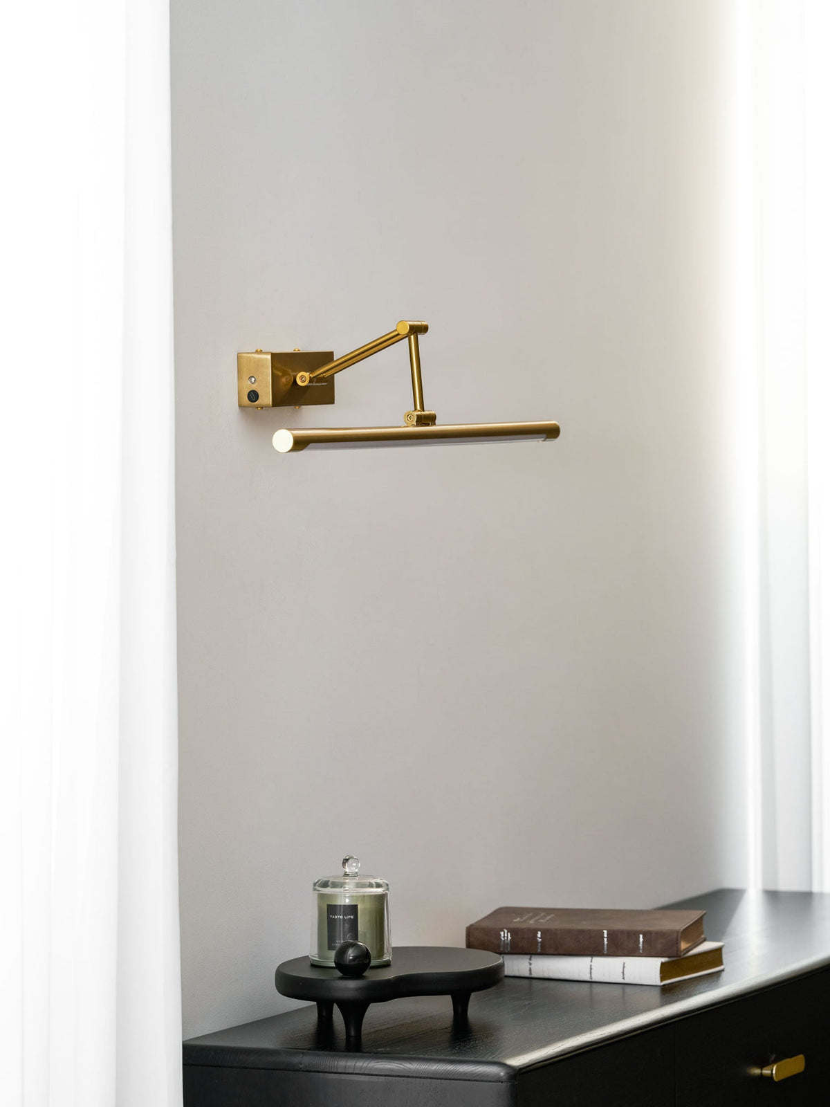 Brillan Frame Rechargeable Wall Light